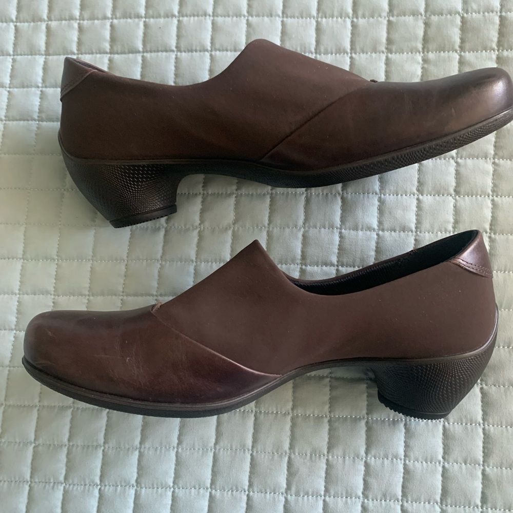 Ecco Shoes size 9.5 leather and stretch uppers